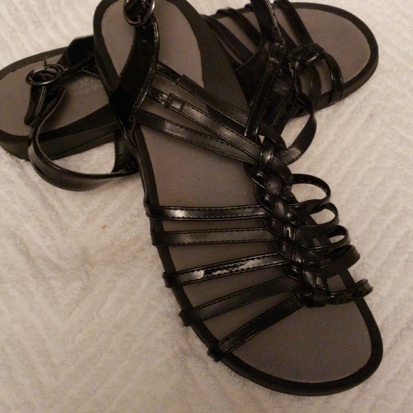 Sandles - Picture 2 of 4